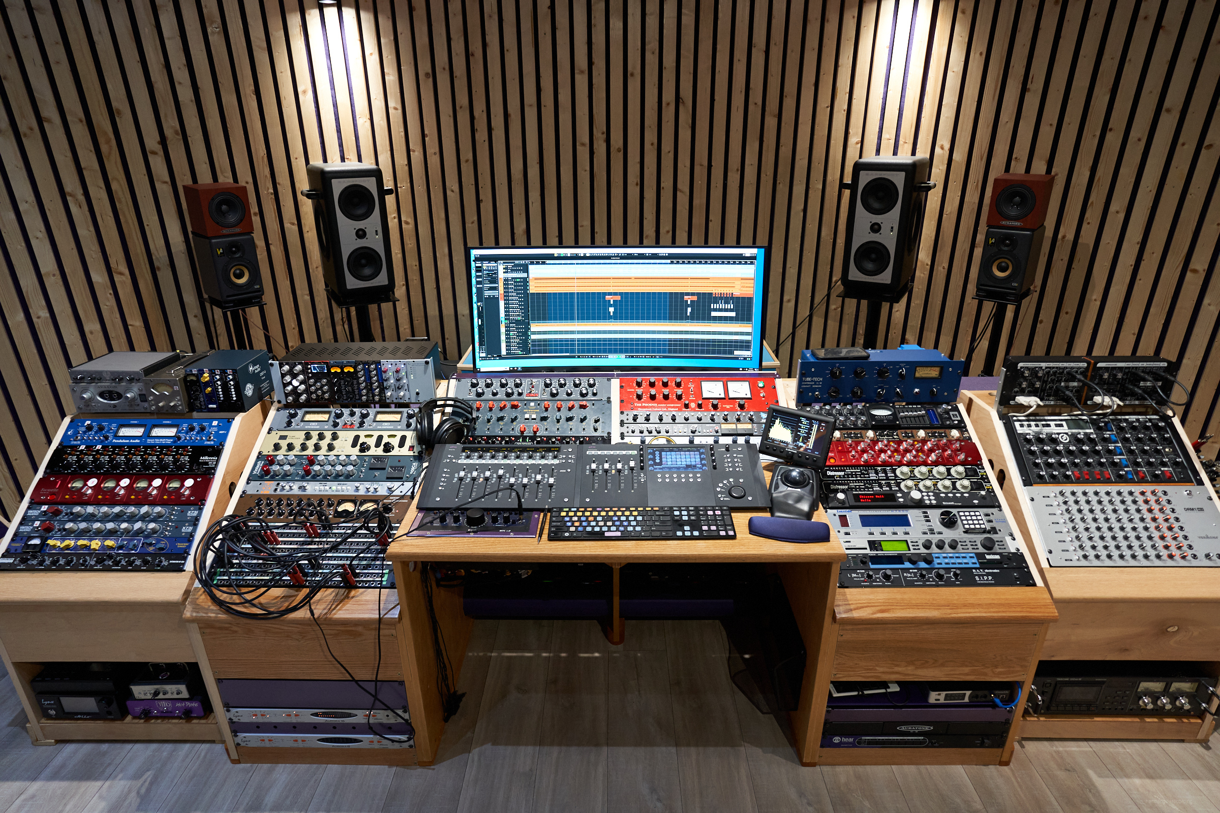 Escritorio de maestría diseñado a medida